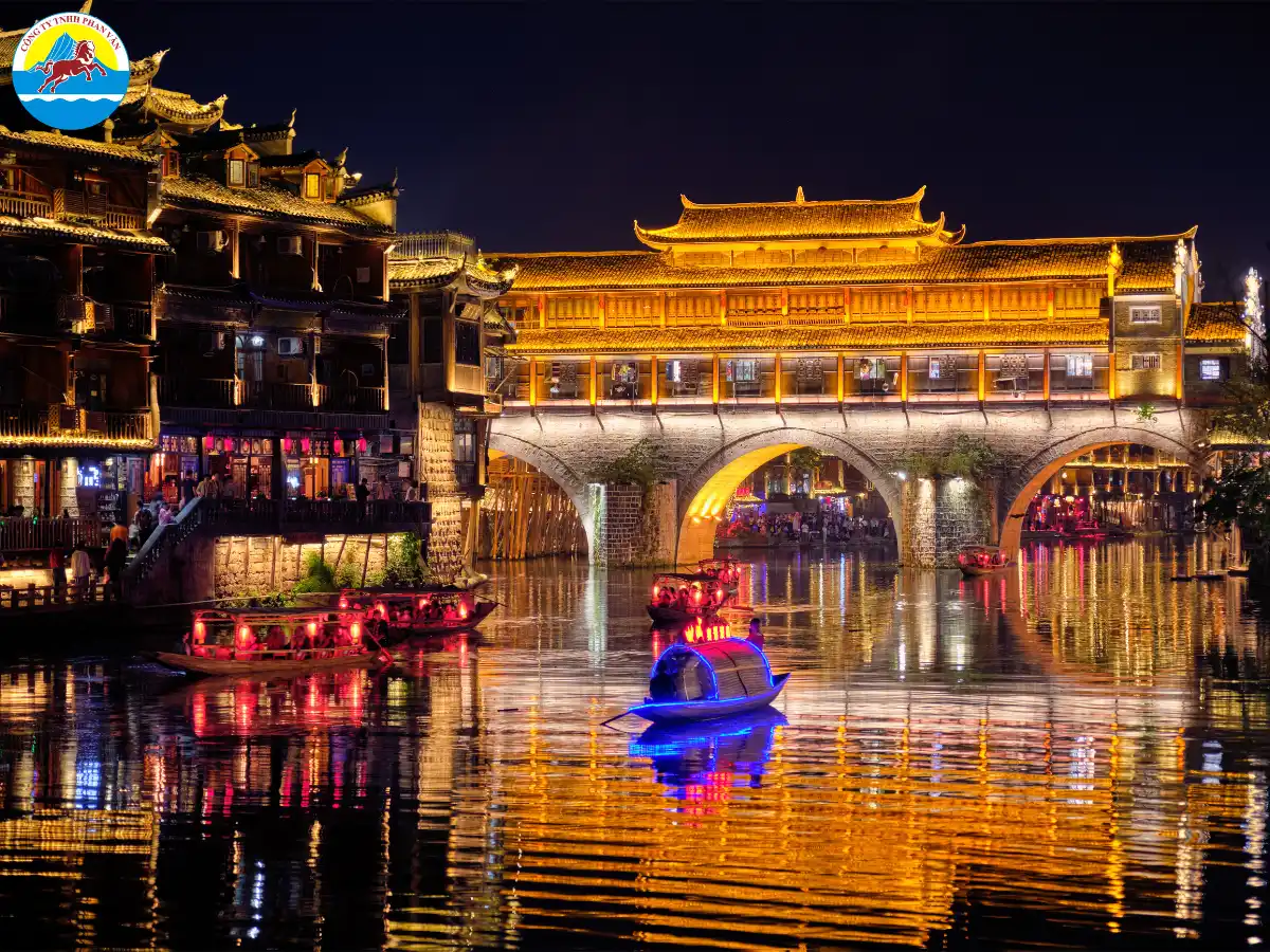 Cổ trấn về đêm