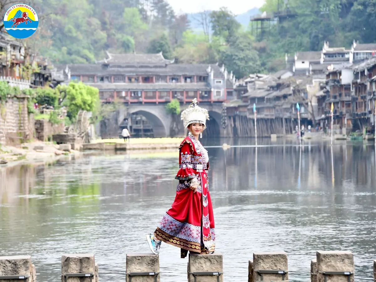 tour Phượng Hoàng Cổ Trấn 3 ngày 2 đêm