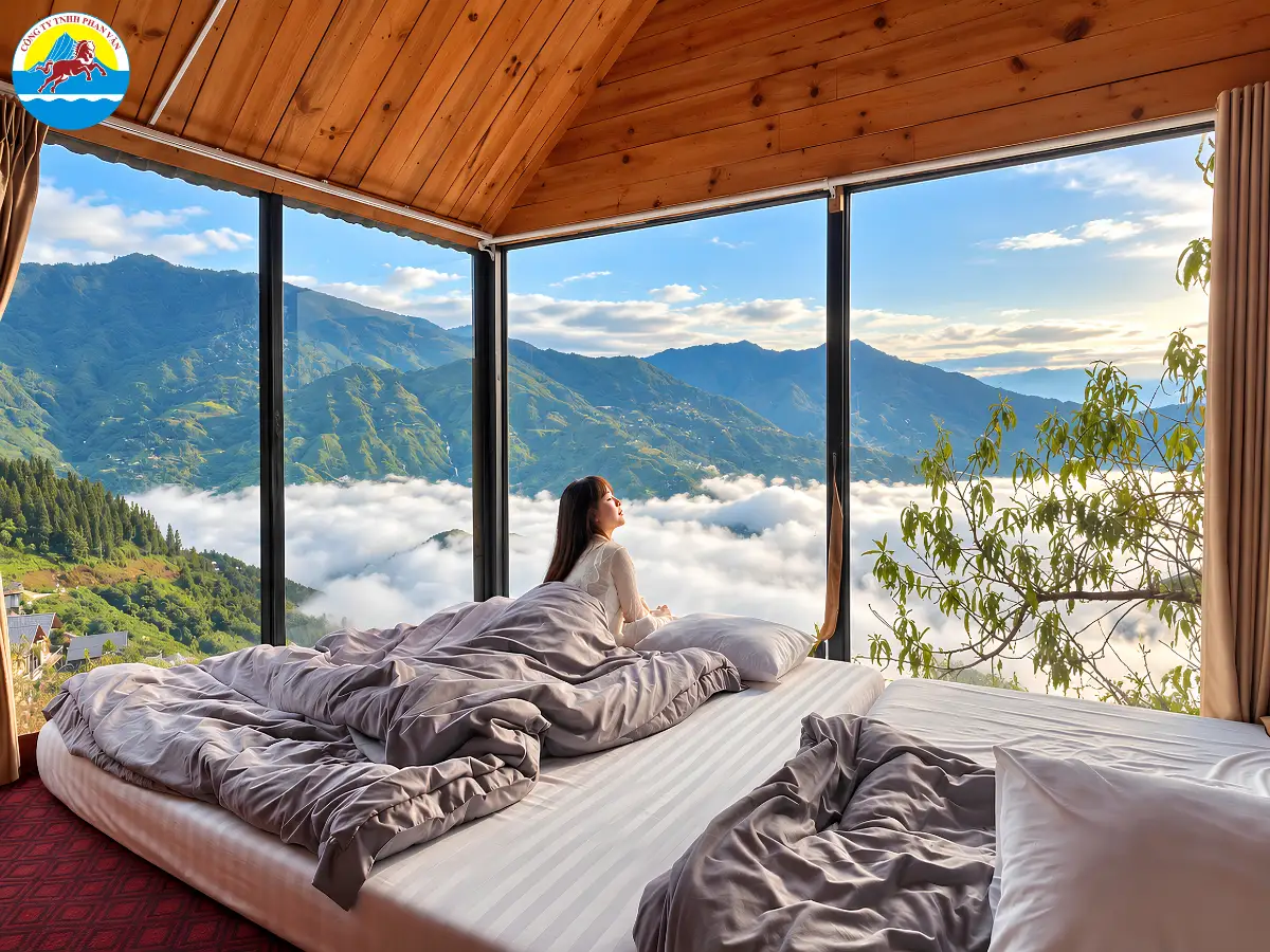 Du khách check in homestay tại Tà Xùa trong tour 3 ngày 2 đêm