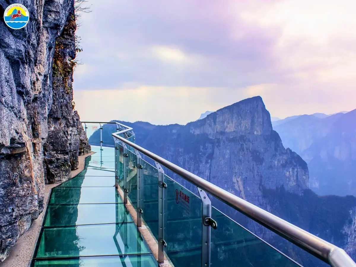 tour phượng hoàng cổ trấn trương gia giới​