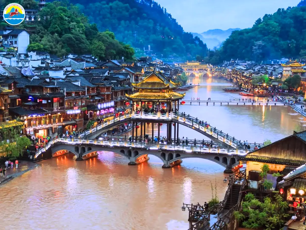 tour du lịch trương gia giới phượng hoàng cổ trấn​