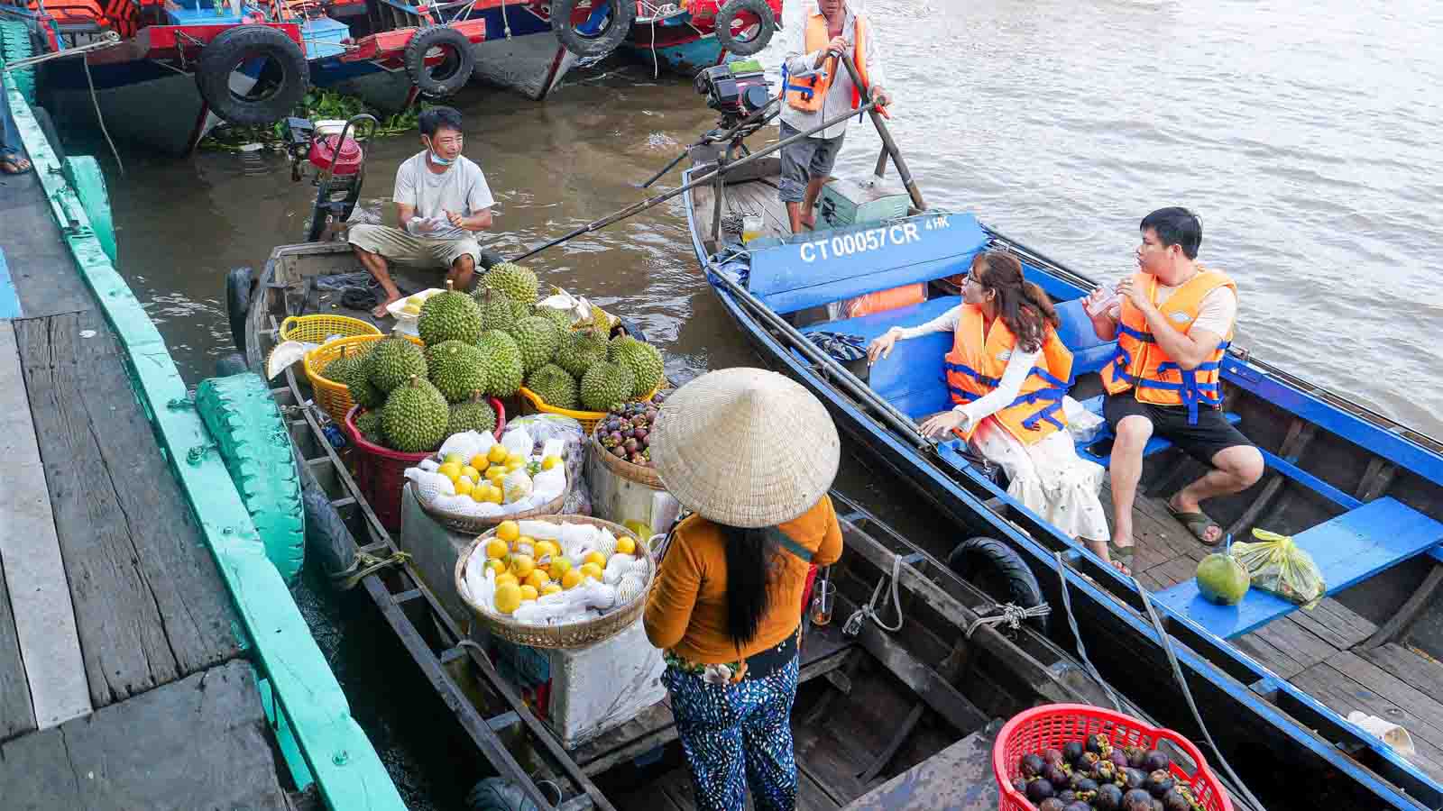 Hoạt động buôn bán truyền thống