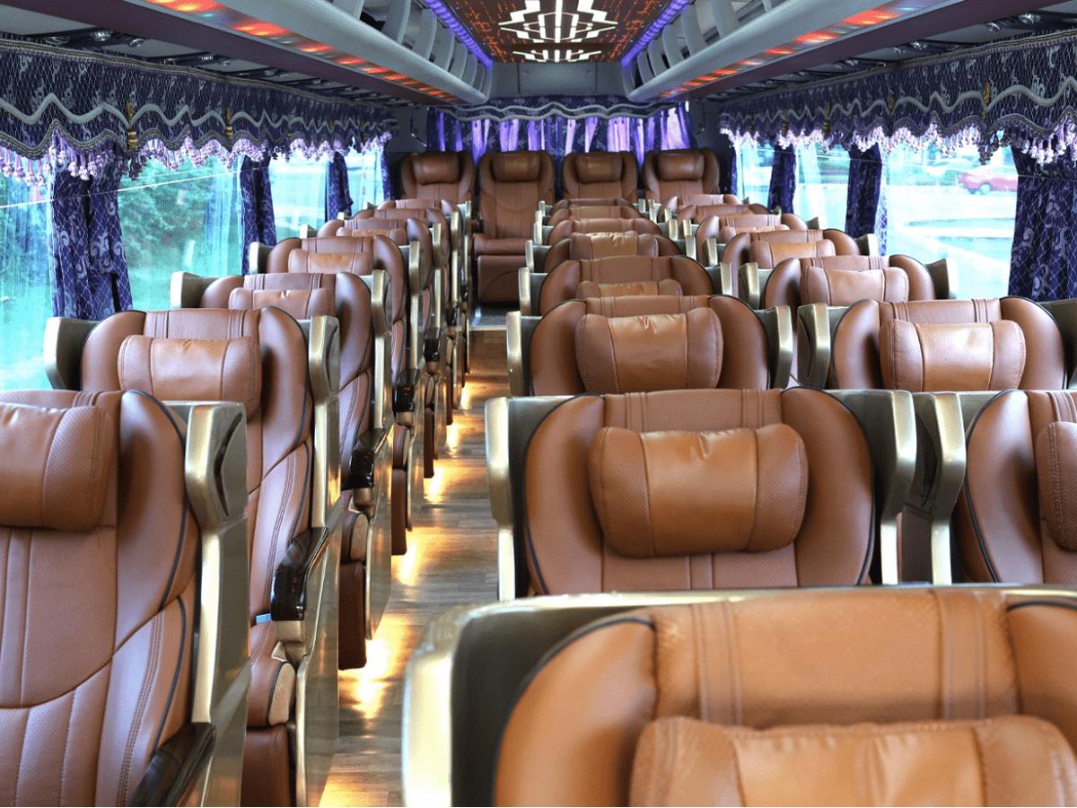 nội thất bên trong xe limousine 29 chỗ hiện đại