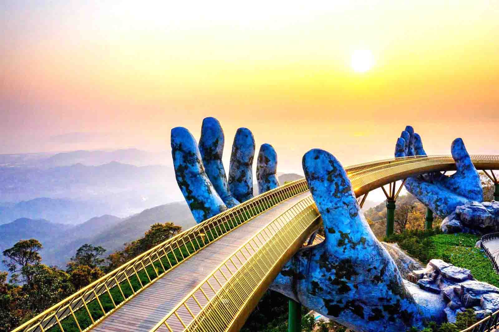 Check in tại cây Cầu Vàng huyền thoại