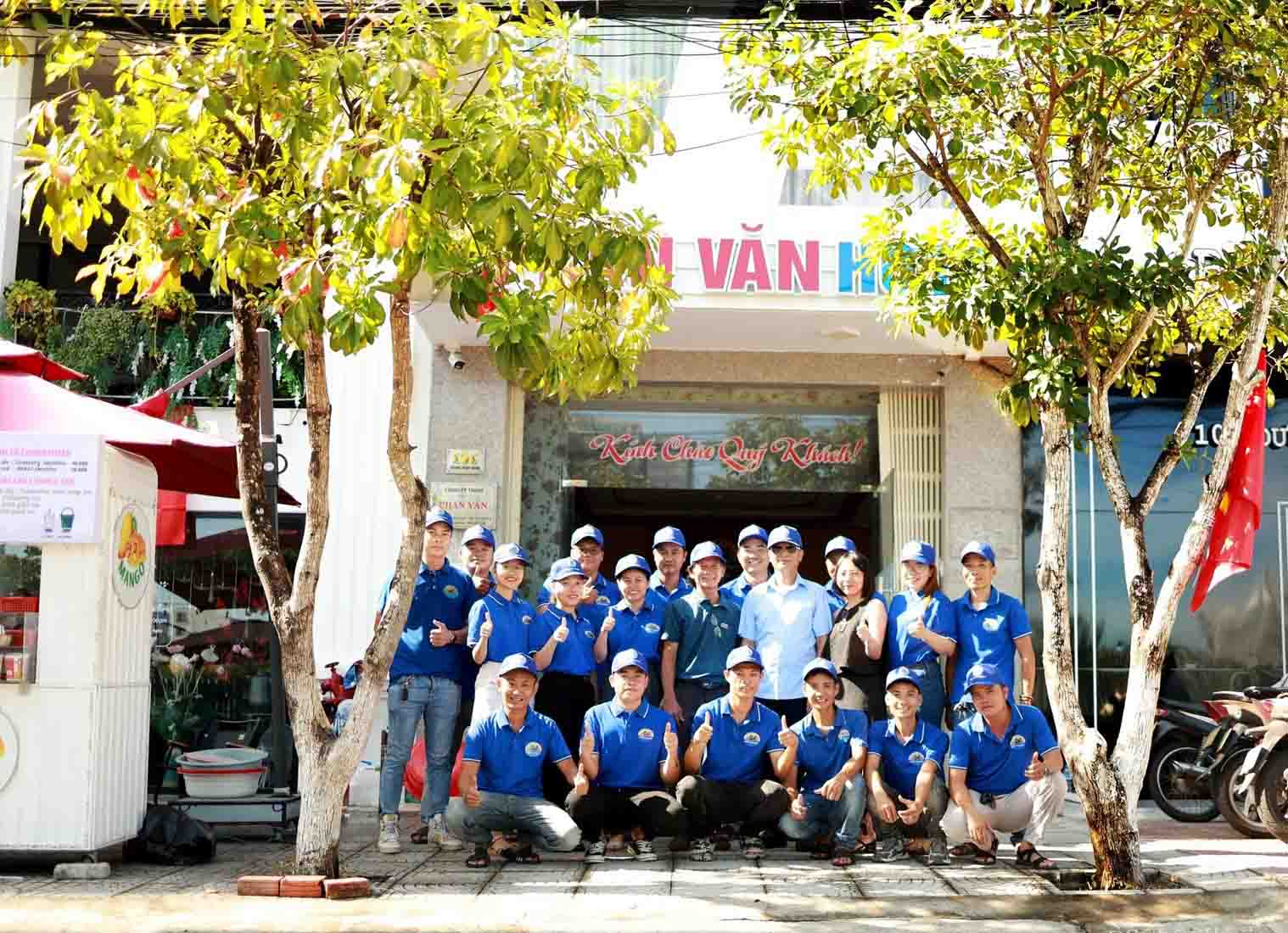 Độ ngũ nhân viên nhiệt tình góp phần vào sự thành công của công ty