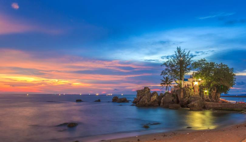 Ngắm nhìn bầu trời đêm tối tại Dinh Cậu