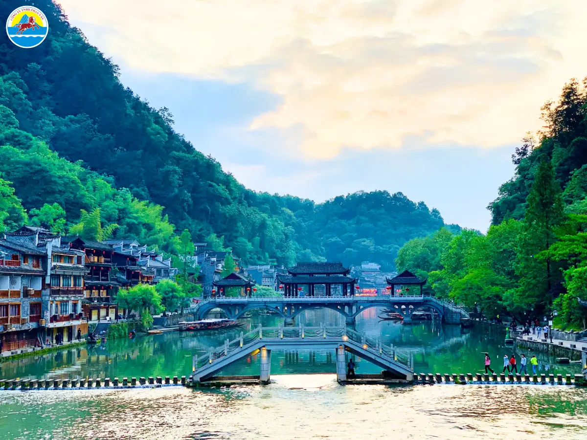 tour phượng hoàng cổ trấn 5 ngày 4 đêm