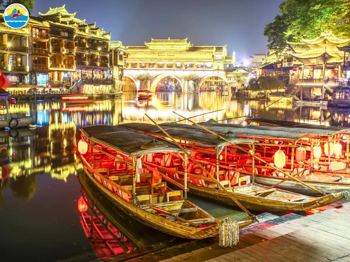 tour phượng hoàng cổ trấn 5 ngày 4 đêm​