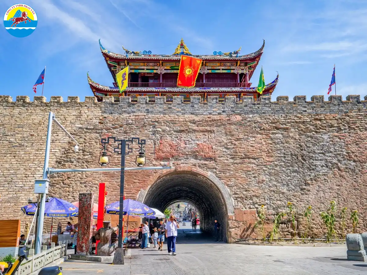 Thành cổ Tùng Phan