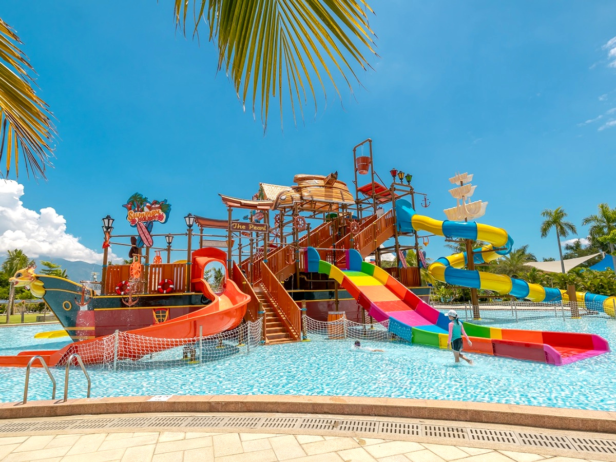 Thỏa sức vui chơi tại công viên nước tại Mikazuki