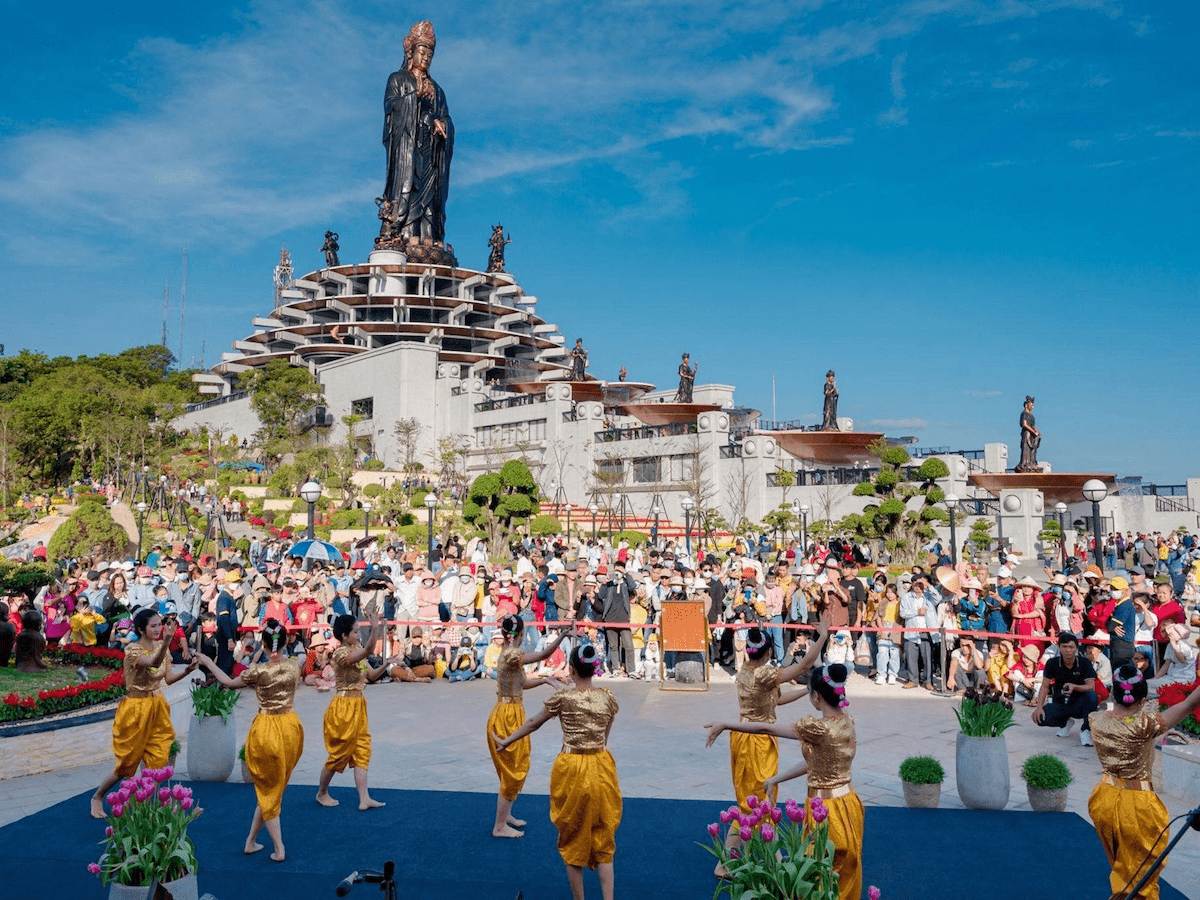 ve-tham-quan-nui-ba-den-kinh-nghiem-du-lich-ve-cap-treo-phan-van-travel-12