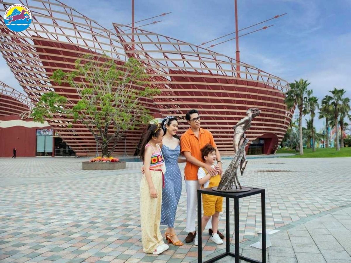Trẻ em có chiều cao dưới 100cm được miễn phí