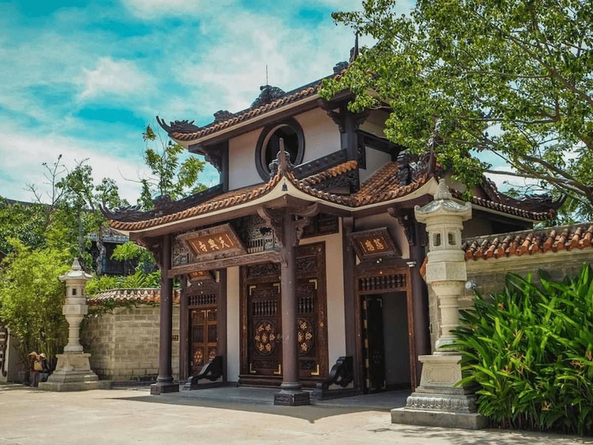 Đặt tour Quy Nhơn trọn gói tại Phan Văn Travel, khám phá chùa Thiên Hưng