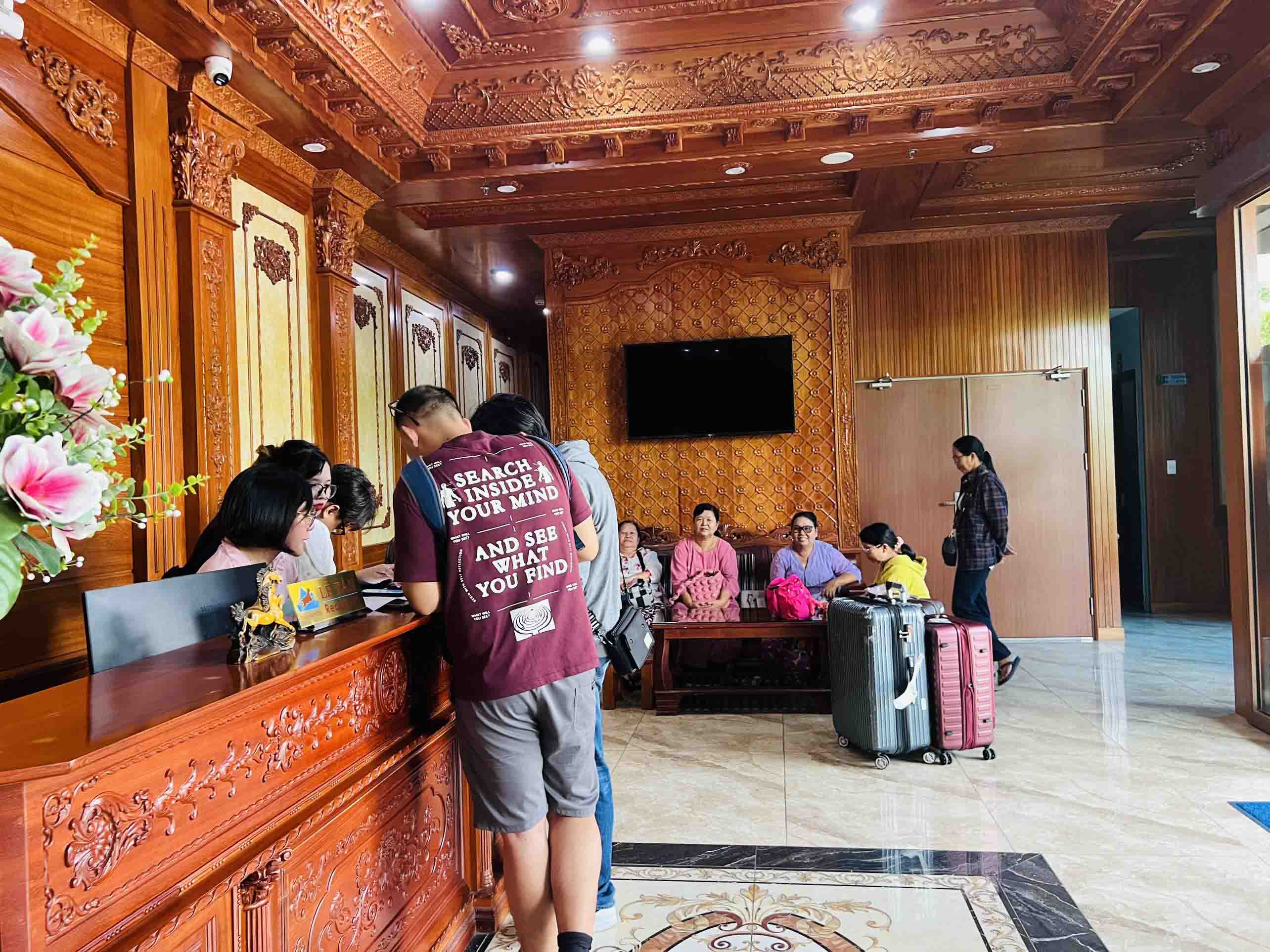 Khách hàng hài lòng khi lưu trú tại khách sạn