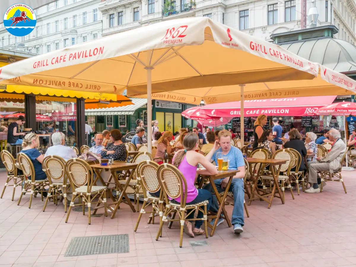 Ẩm thực Vienna đa dạng từ món đường phố đến nhà hàng sang trọng