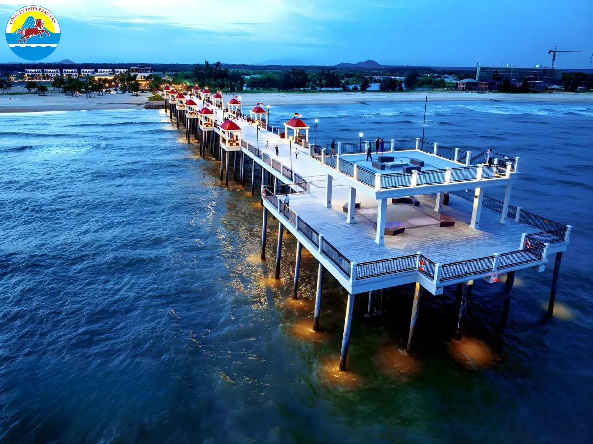 Phố đi bộ Hồ Tràm