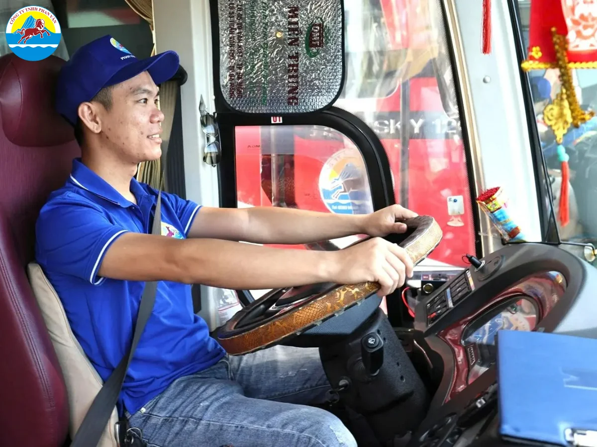 Thuê xe riêng kèm tài xế chuyên nghiệp