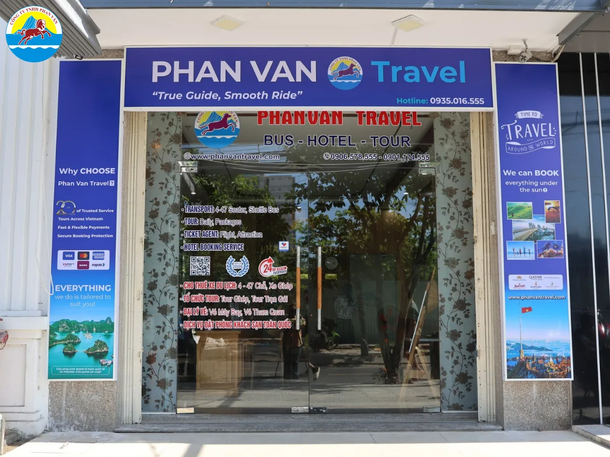 Khách hàng có thể gọi online hoặc tới văn phòng đặt xe