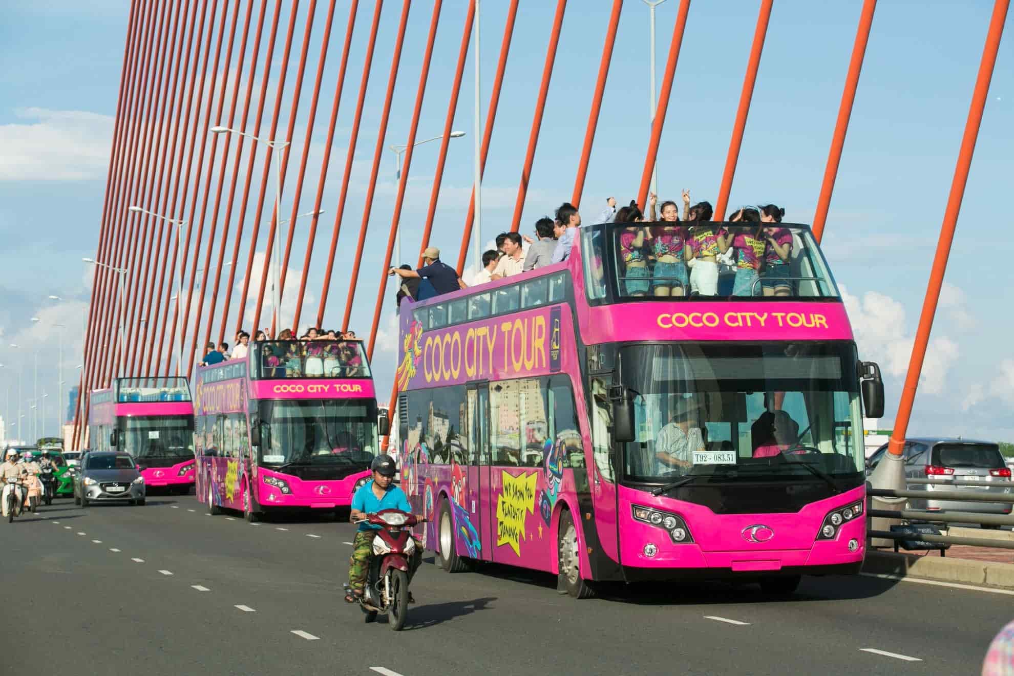 Dạo quanh thành phố cùng Coco Bus Tour