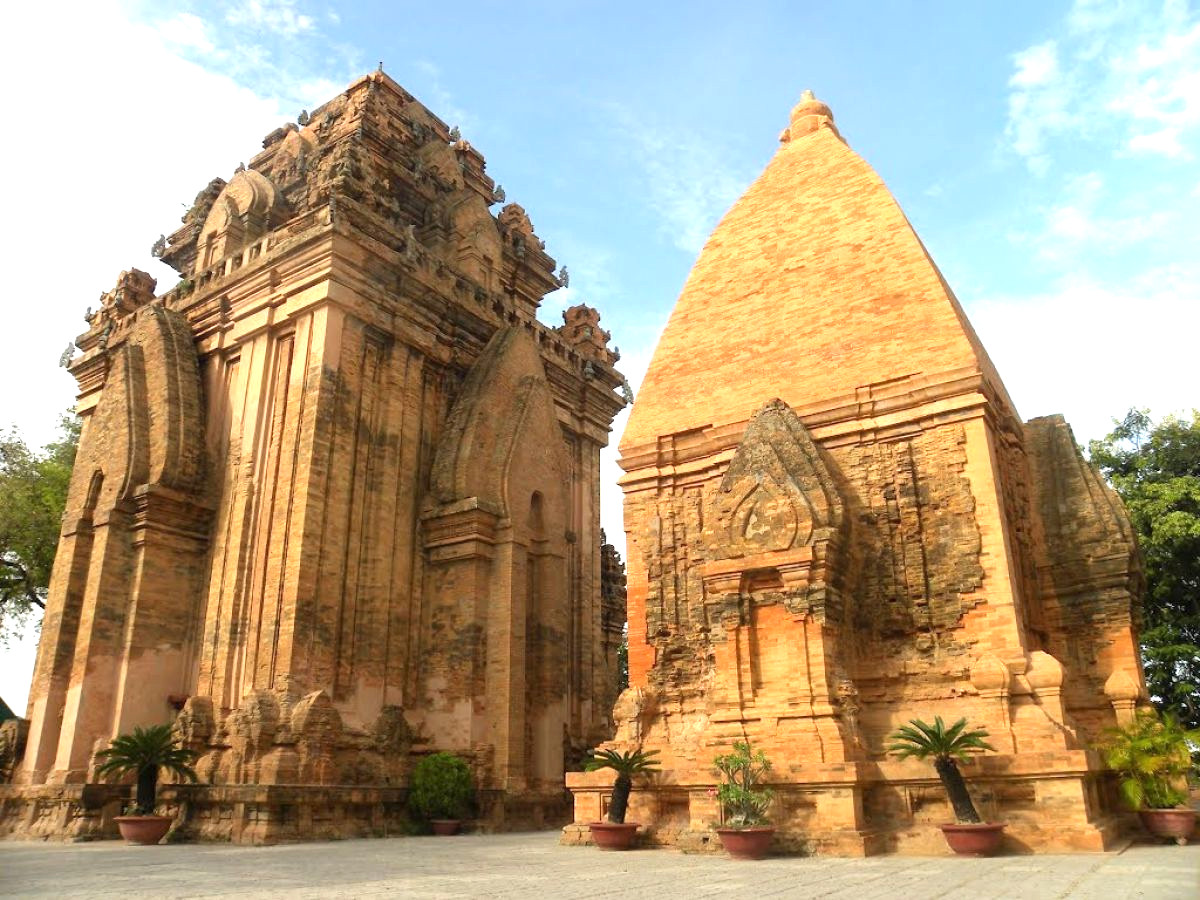 Tham quan Tháp Bà Ponagar