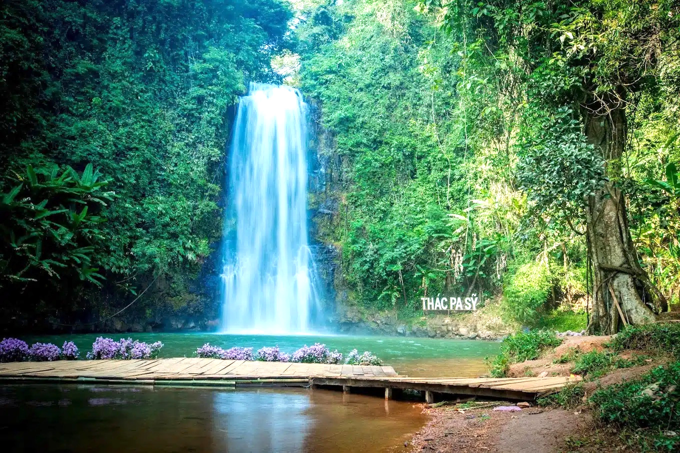 Ngắm nhìn dòng nước chảy êm xuôi tại Thác Pa Sỹ