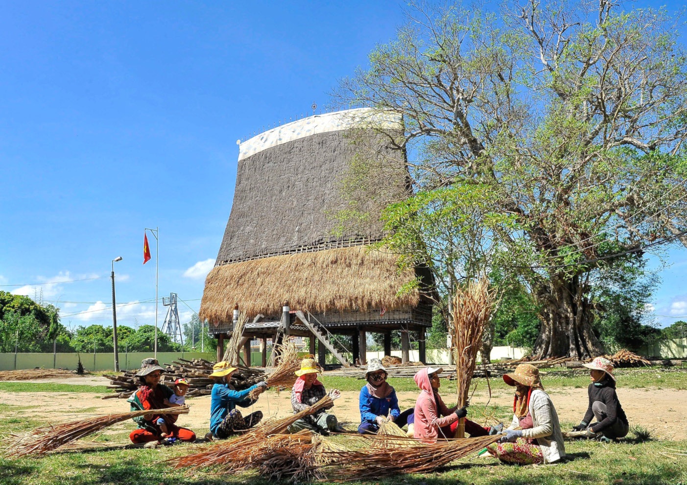 Tìm hiểu những nét độc đáo tại Nhà Rông