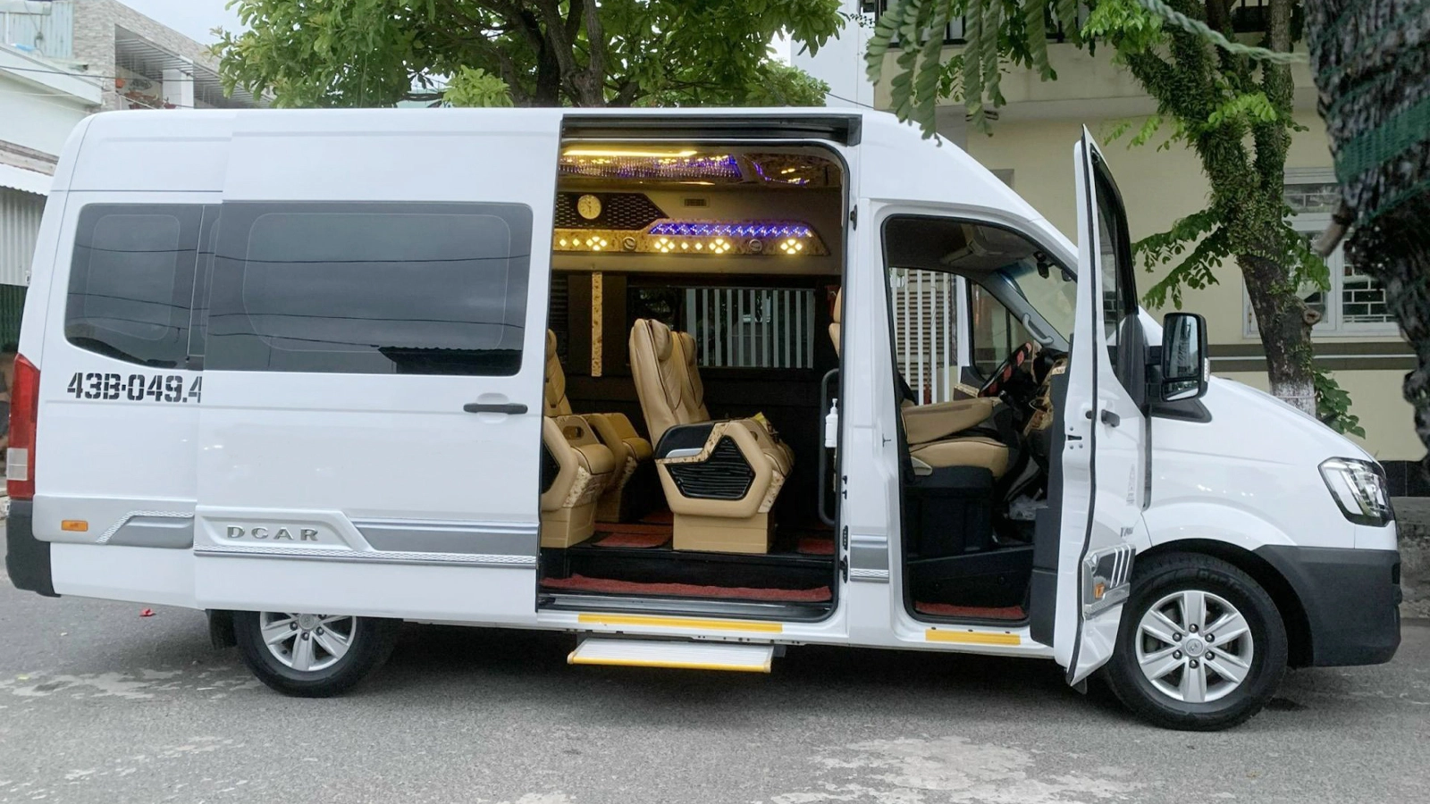 Xe limousine 12 chỗ tại Phan Văn