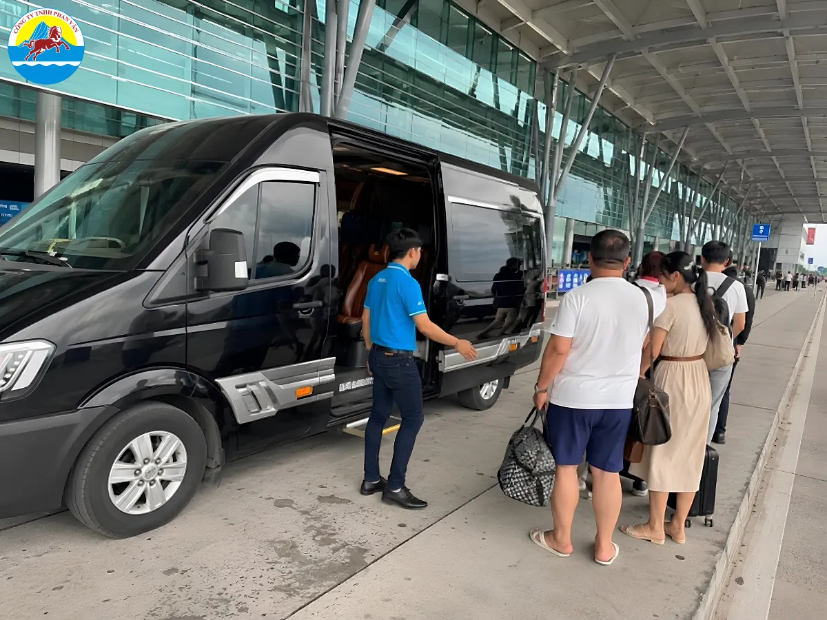 xe limousine 16 chỗ đi Phú Quốc