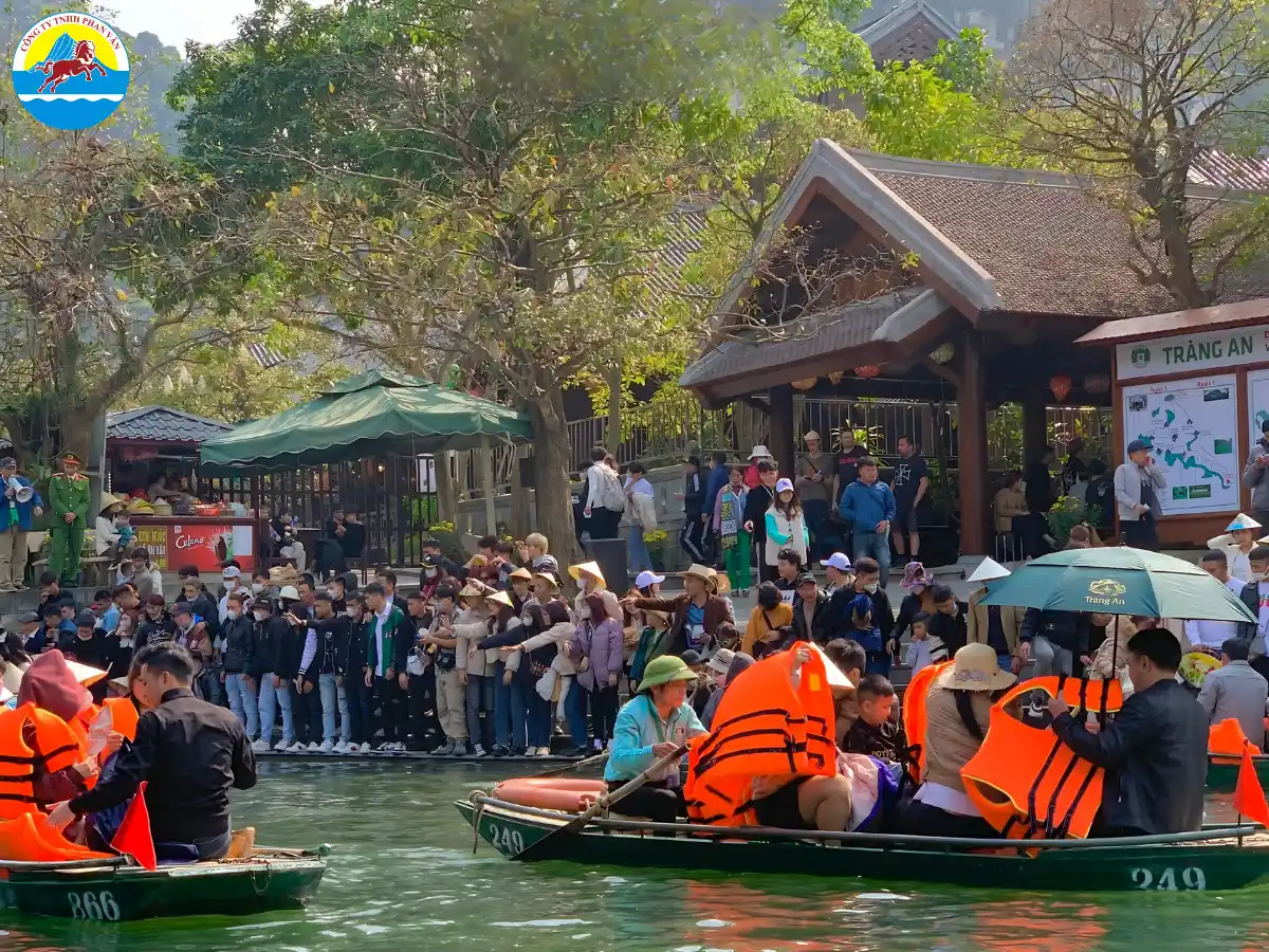 xe tuyến Đà Nẵng đi Ninh Bình