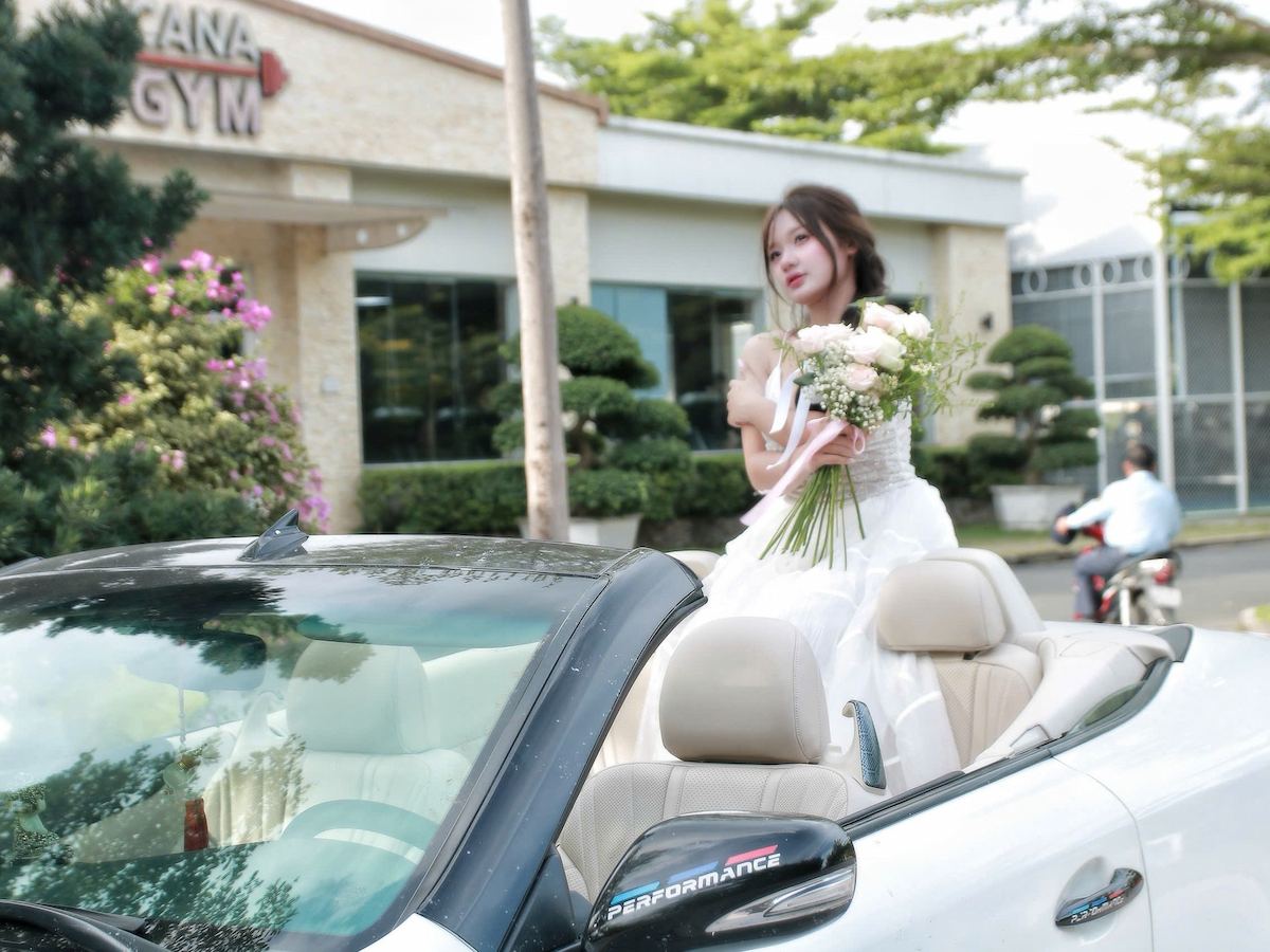 Xu hướng rước dâu bằng xe mui trần