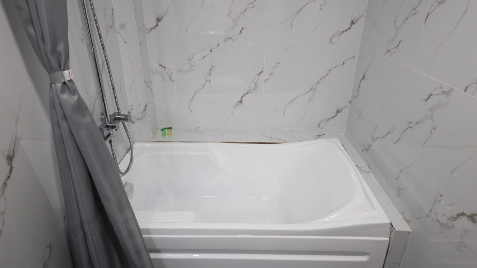 Căn Hộ Cao Cấp Có Bồn Tắm Và Ban Công