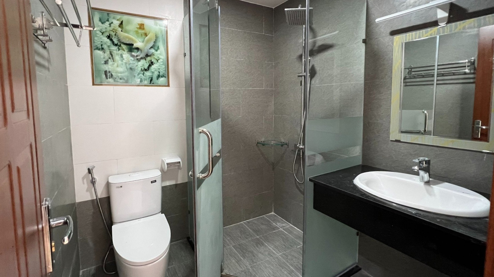 Căn Hộ Deluxe Giường Đôi Có Ban Công Rộng Và View Thành Phố