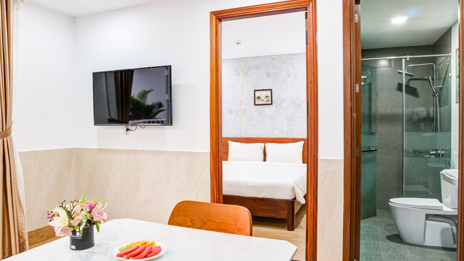 Căn Hộ Deluxe Giường Đôi Có Ban Công Rộng Và View Thành Phố