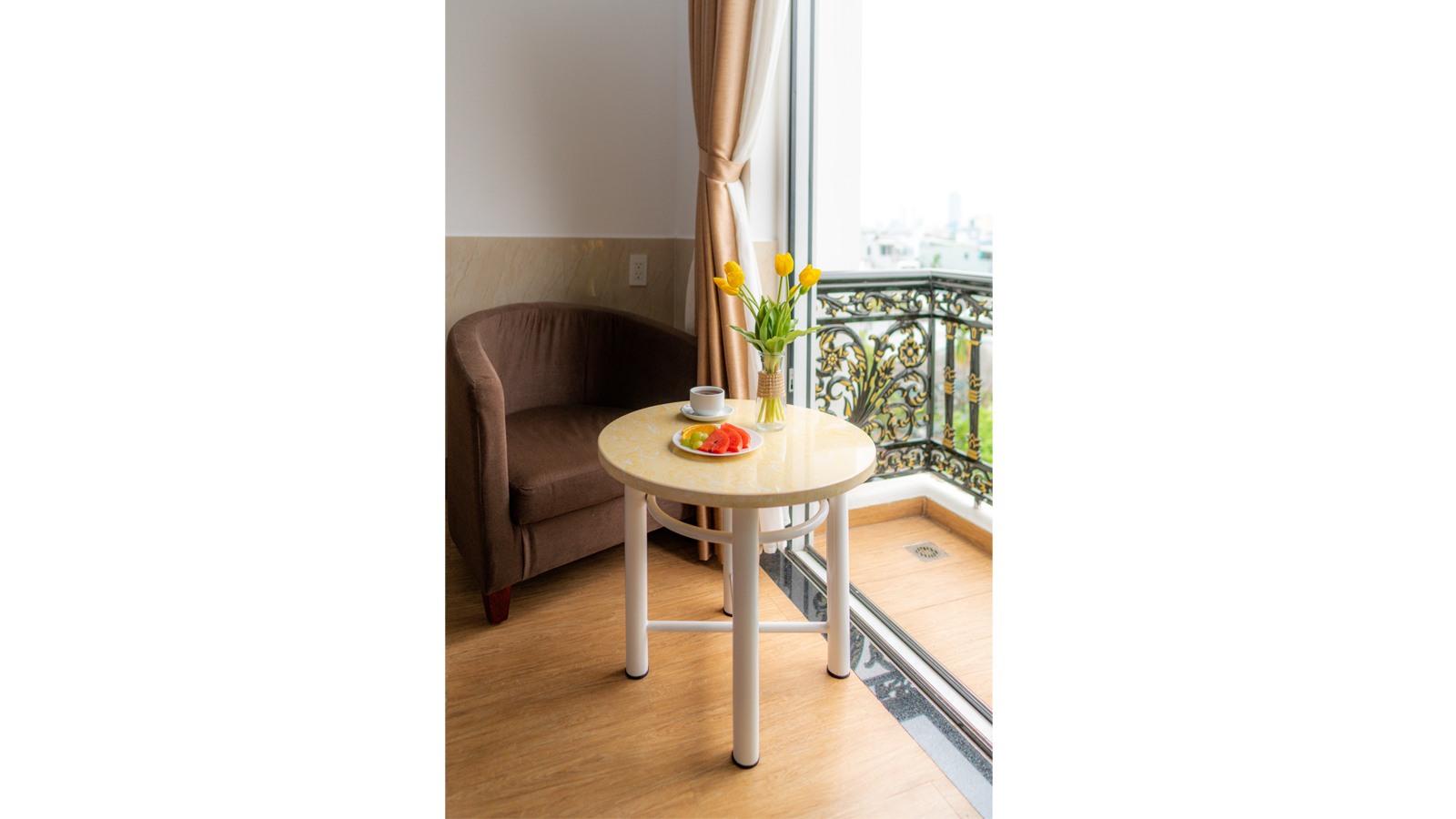 Phòng Deluxe Giường Đôi Có Ban Công Và Tầm Nhìn Ra Thành Phố