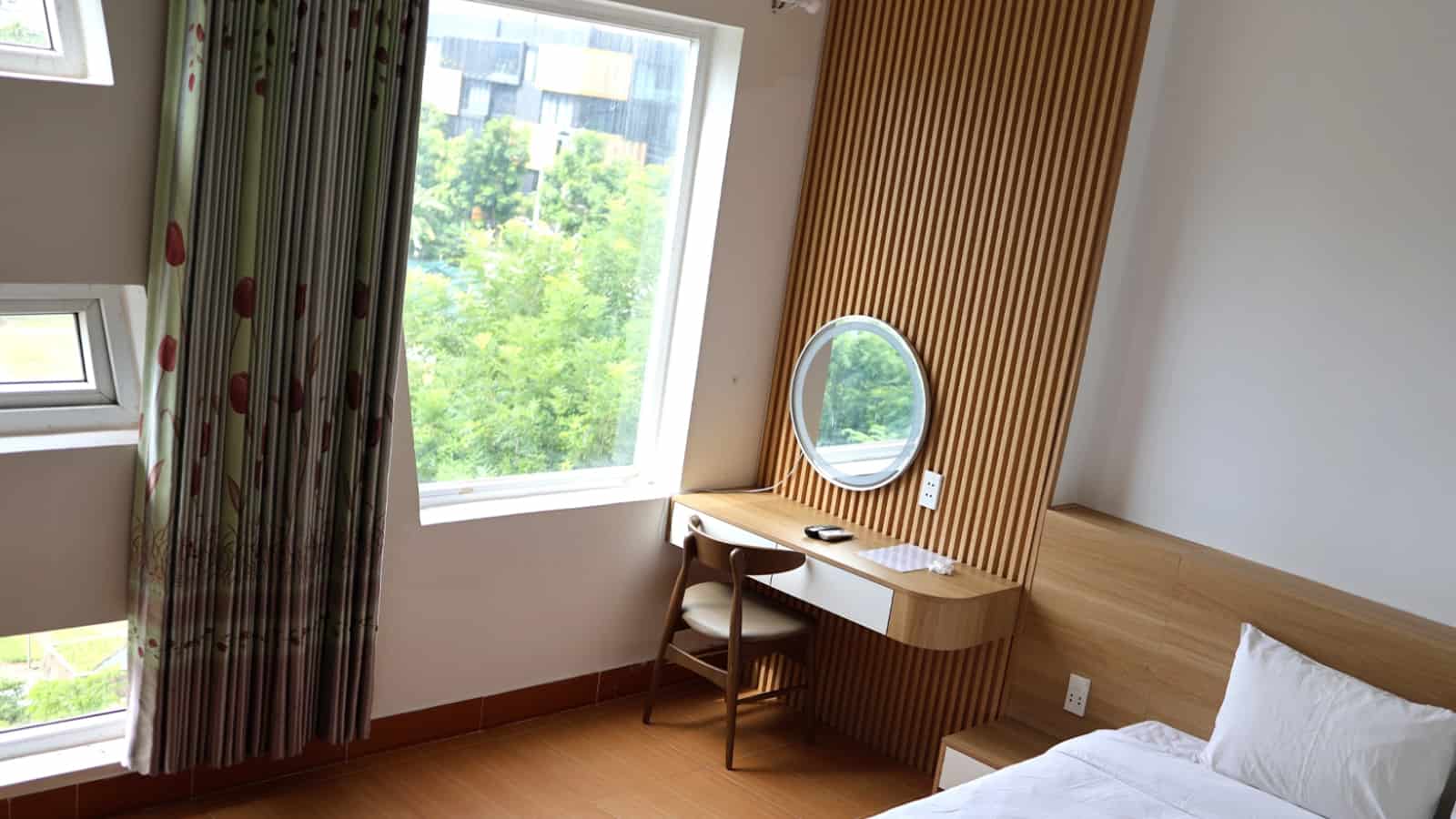 Phòng Deluxe Giường Đôi Tầm Nhìn Ra Thành Phố