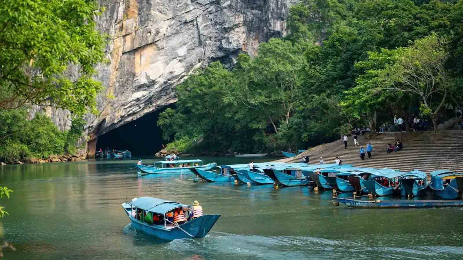 Tour Động Phong Nha Nửa Ngày
