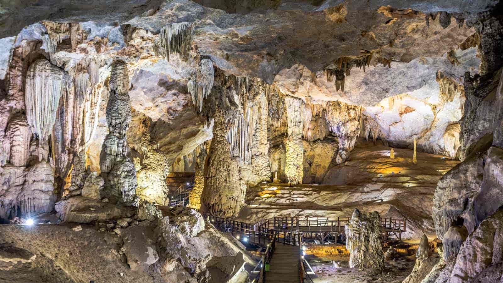 Tour Động Phong Nha/ Thiên Đường – Sông Chày Hang Tối 1 ngày