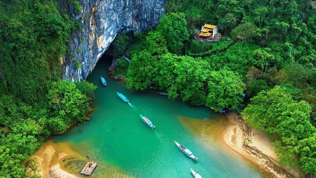 Tour Động Phong Nha/ Thiên Đường – Suối Moọc 1 Ngày