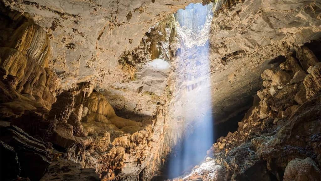 Tour Thám Hiểm Động Thiên Đường 7000m