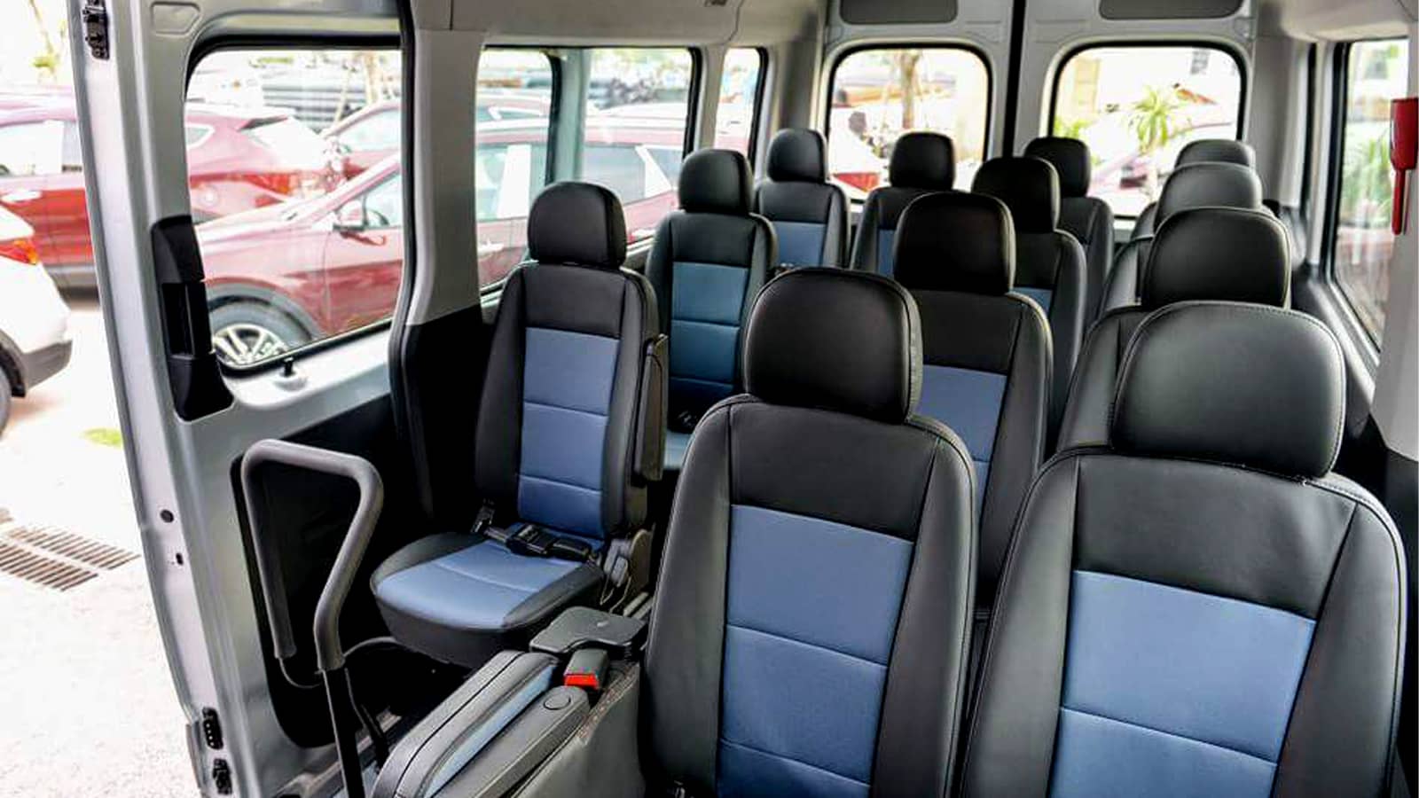 thuê xe du lịch 16 chỗ chất lượng cao