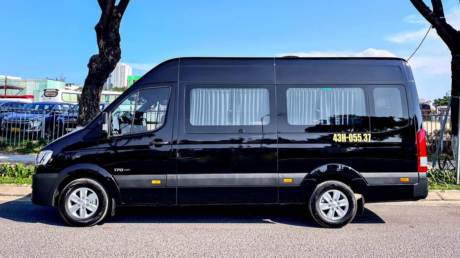 thuê xe du lịch 16 chỗ chất lượng cao
