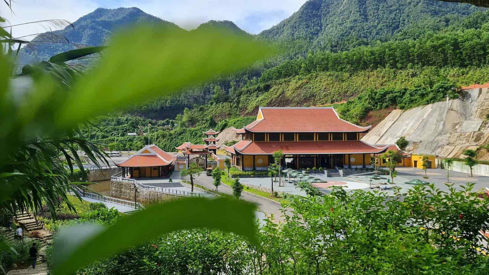 Vé COMBO Tham Quan + Ăn Trưa Cổng Trời Đông Giang