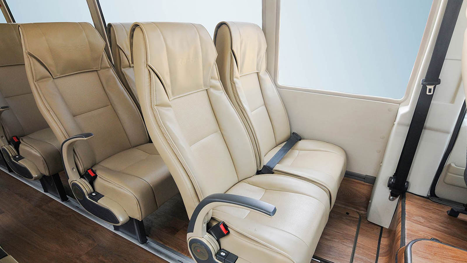 Cho Thuê Xe Fuso Rosa 29 Chỗ