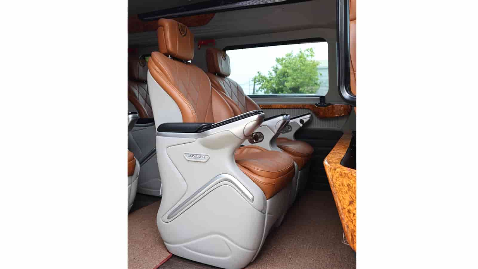 Cho Thuê Xe Limousine 12 Chỗ