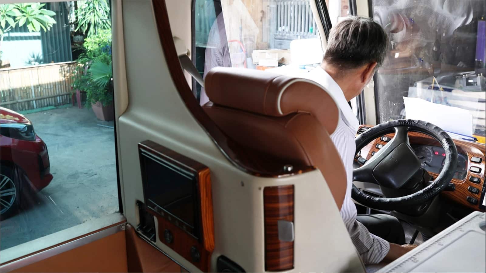 Cho Thuê Xe Limousine 16 Chỗ