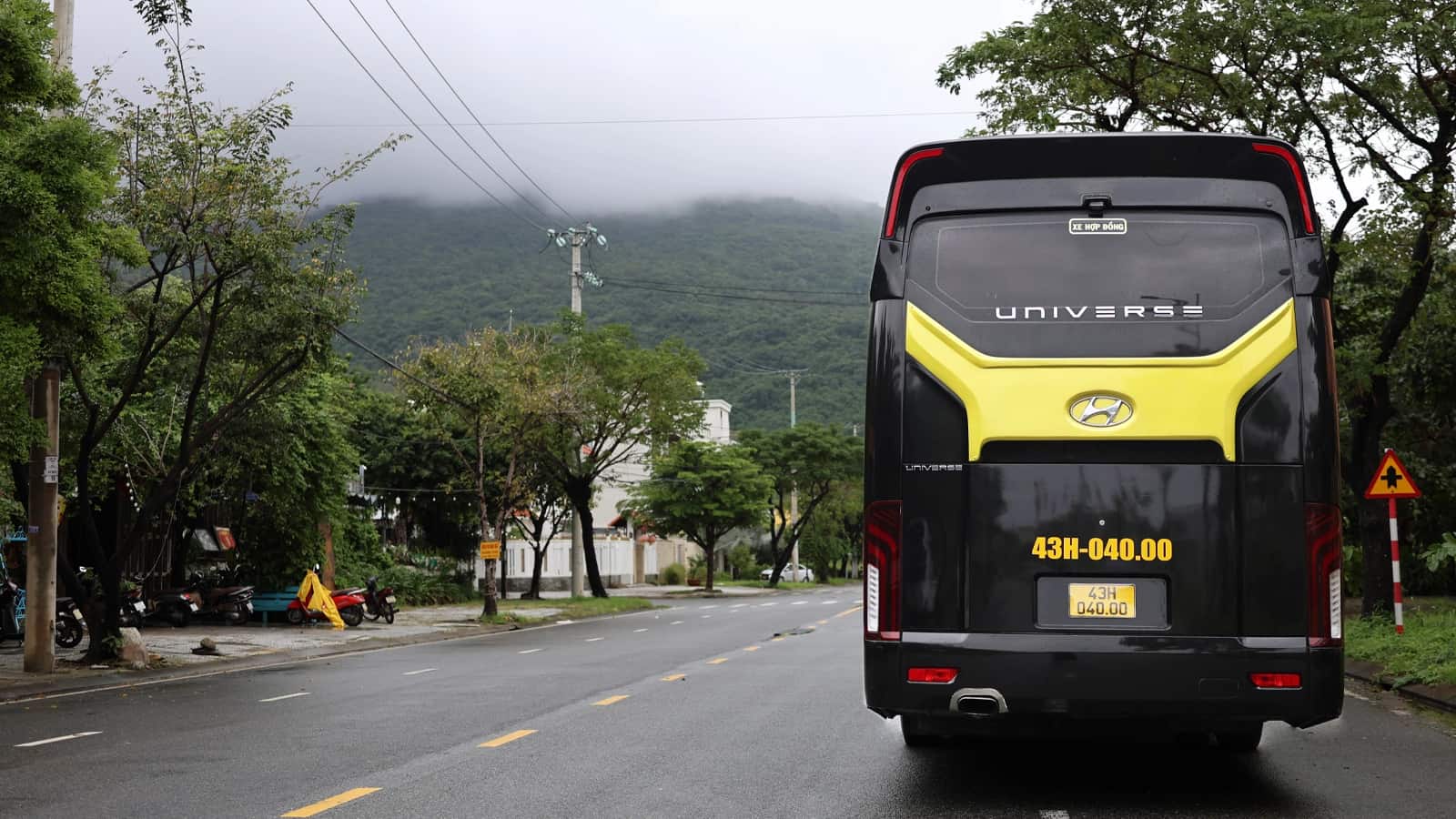 Cho Thuê Xe Limousine 24 Chỗ