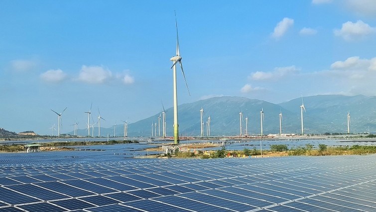 Nắng nóng kéo dài kỷ lục - Áp lực lớn cho hệ thống điện quốc gia