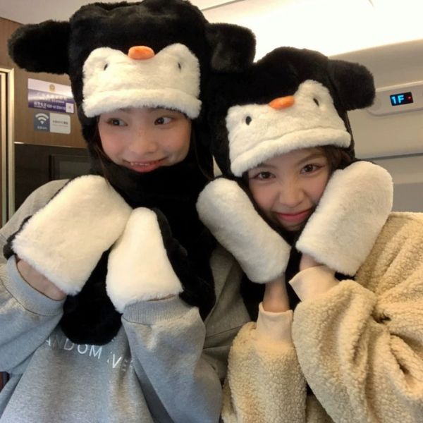 [ Set 2 Cái ] Nón Len Trùm Đầu HELLO KITTY / POCHACCO / PENGU - 18167