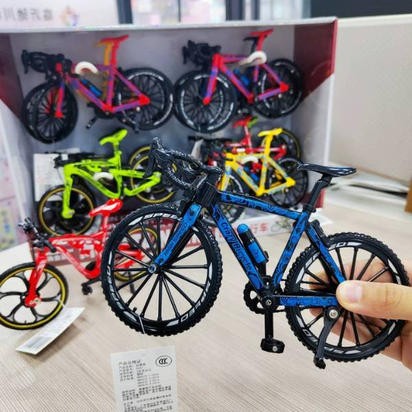 [ Hộp 12 Cái ] Mô Hình Xe 1:10 [ Bánh Quay / Bàn Đạp Di Chuyển ] - 21775