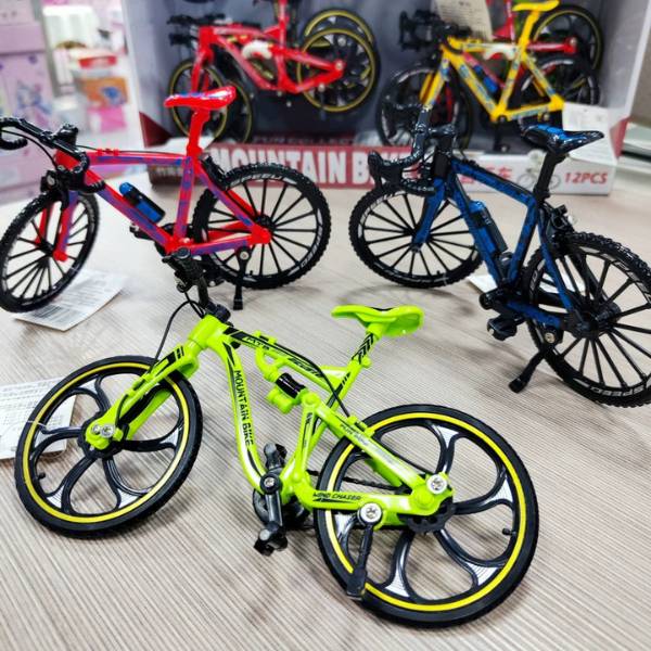 [ Hộp 12 Cái ] Mô Hình Xe 1:10 [ Bánh Quay / Bàn Đạp Di Chuyển ] - 21775